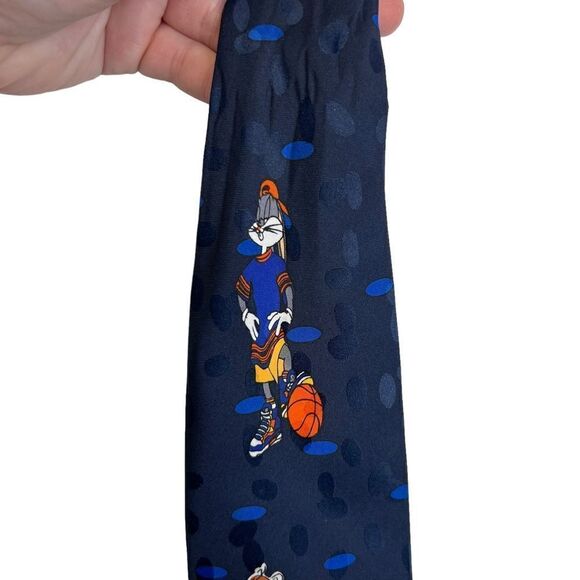 Looney Tunes basketball  Silk Tie, Bugs Bunny, Taz, Tweety, daffy - Picture 4 of 16